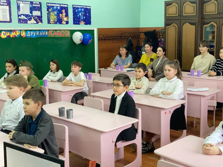 Сегодня в нашей школе прошёл конкурс чтецов«Живое слово!».